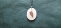 Collier Feuille Tropicale — Ivoire Végétal & Noyer
