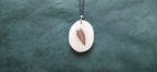 Collier Feuille Tropicale — Ivoire Végétal & Noyer