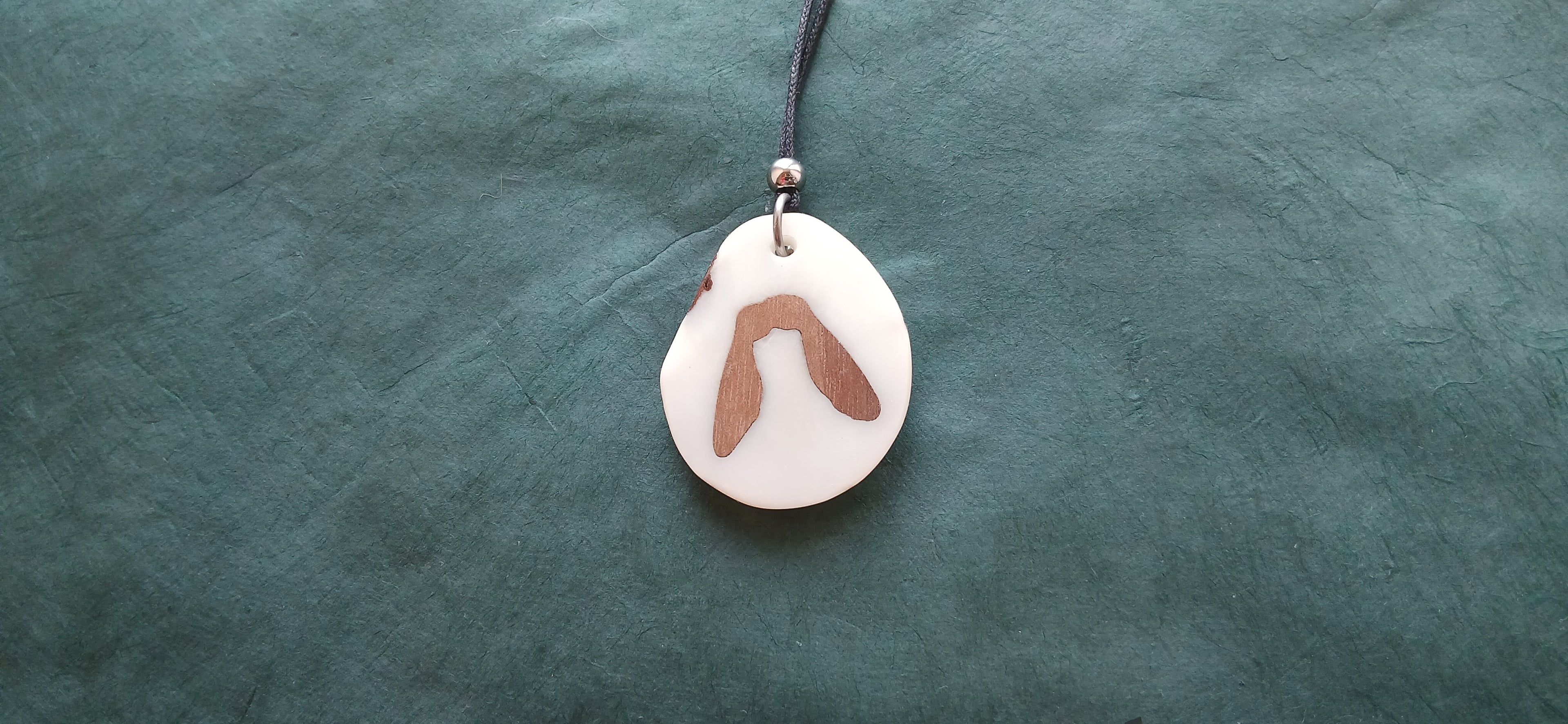 Collier Samare — Ivoire Végétal & Noyer
