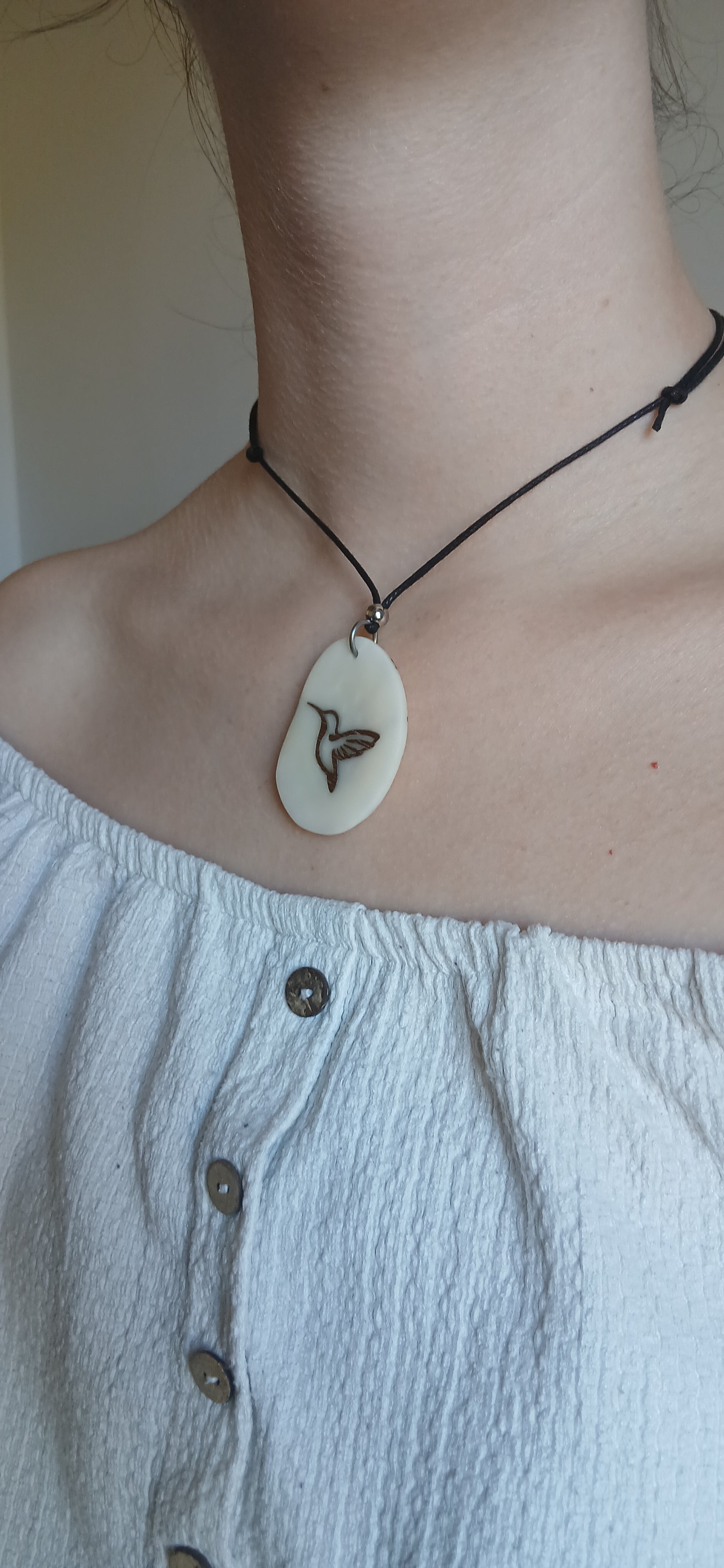 Collier Colibri — Ivoire Végétal & Noyer