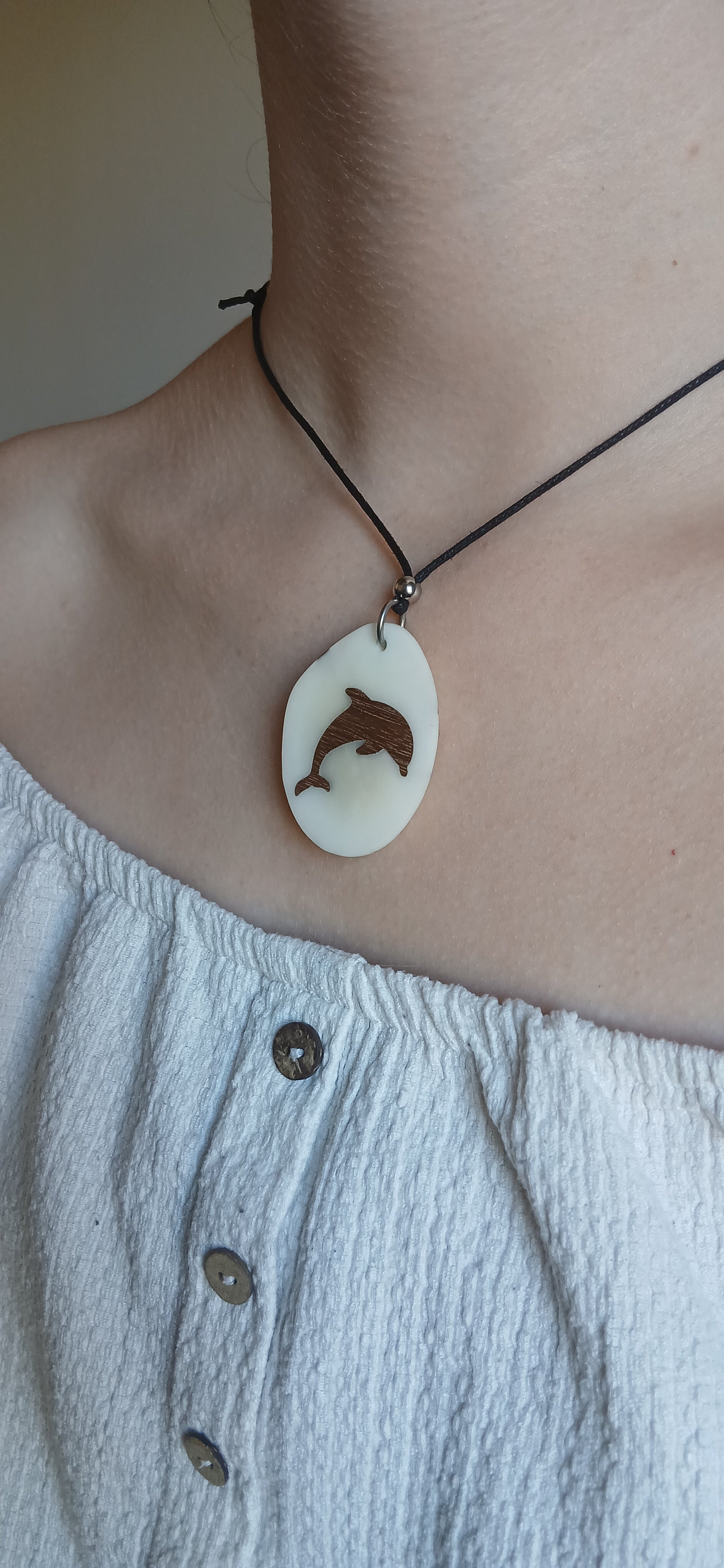 Collier Dauphin — Ivoire Végétal & Noyer