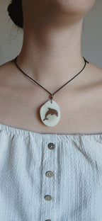 Collier Dauphin — Ivoire Végétal & Noyer
