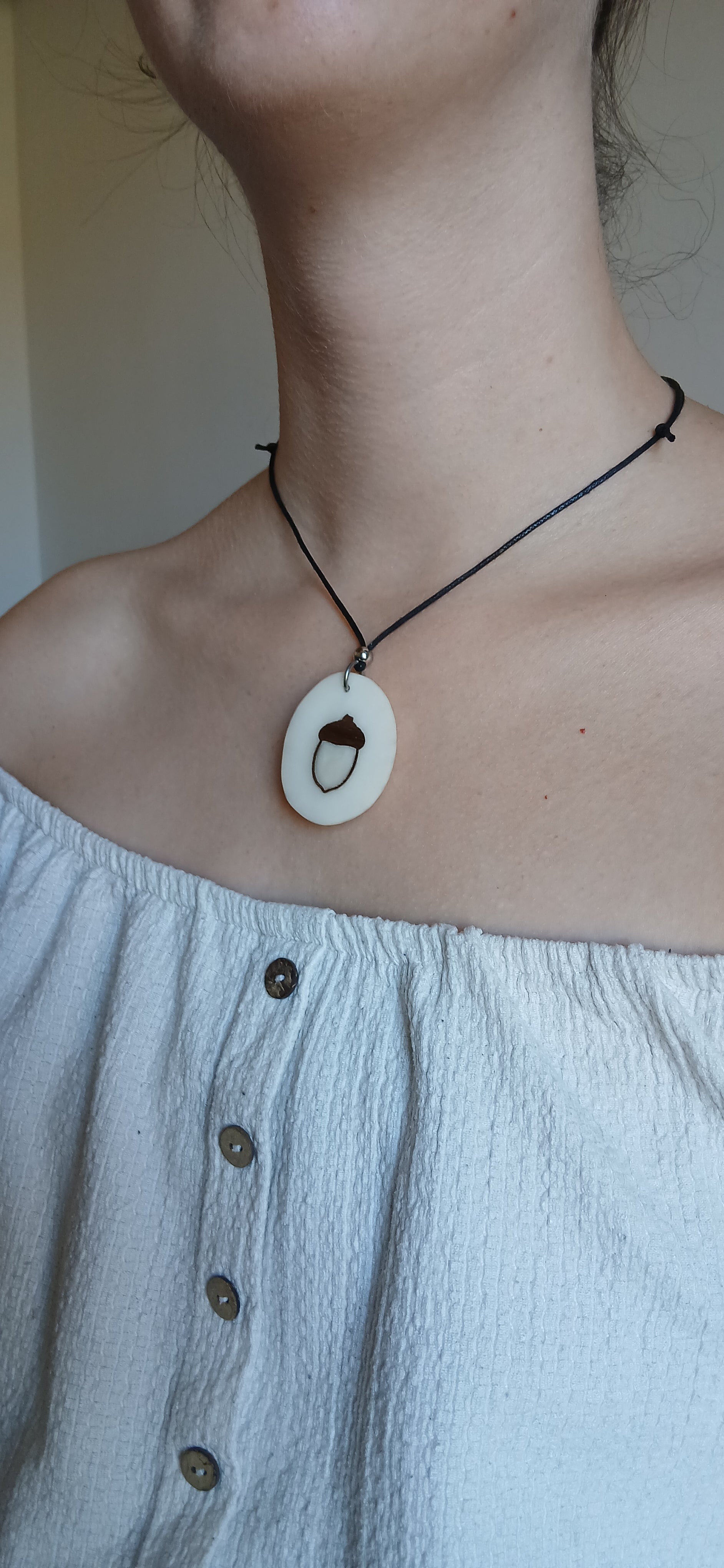 Collier Gland — Ivoire Végétal & Noyer