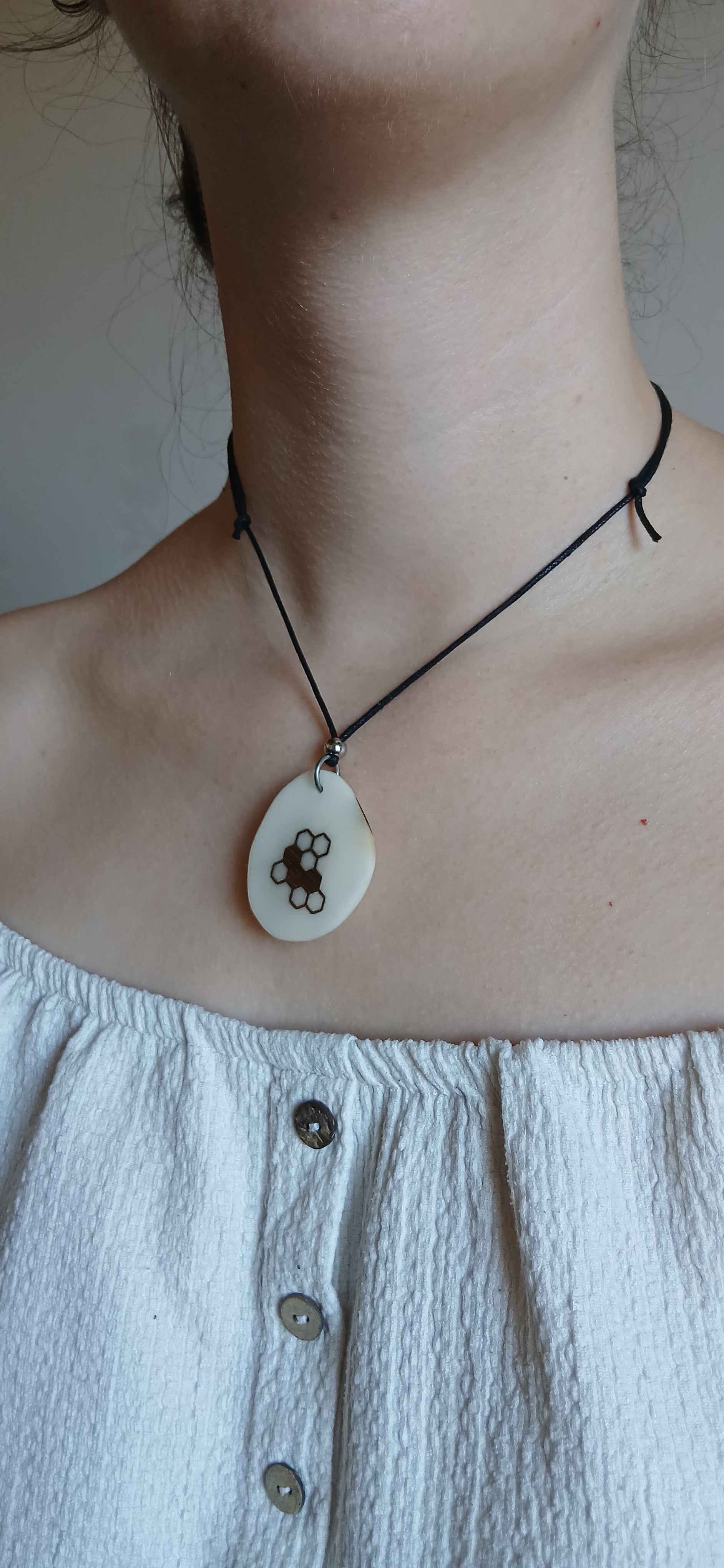 Collier Nid d'Abeille — Ivoire Végétal & Noyer